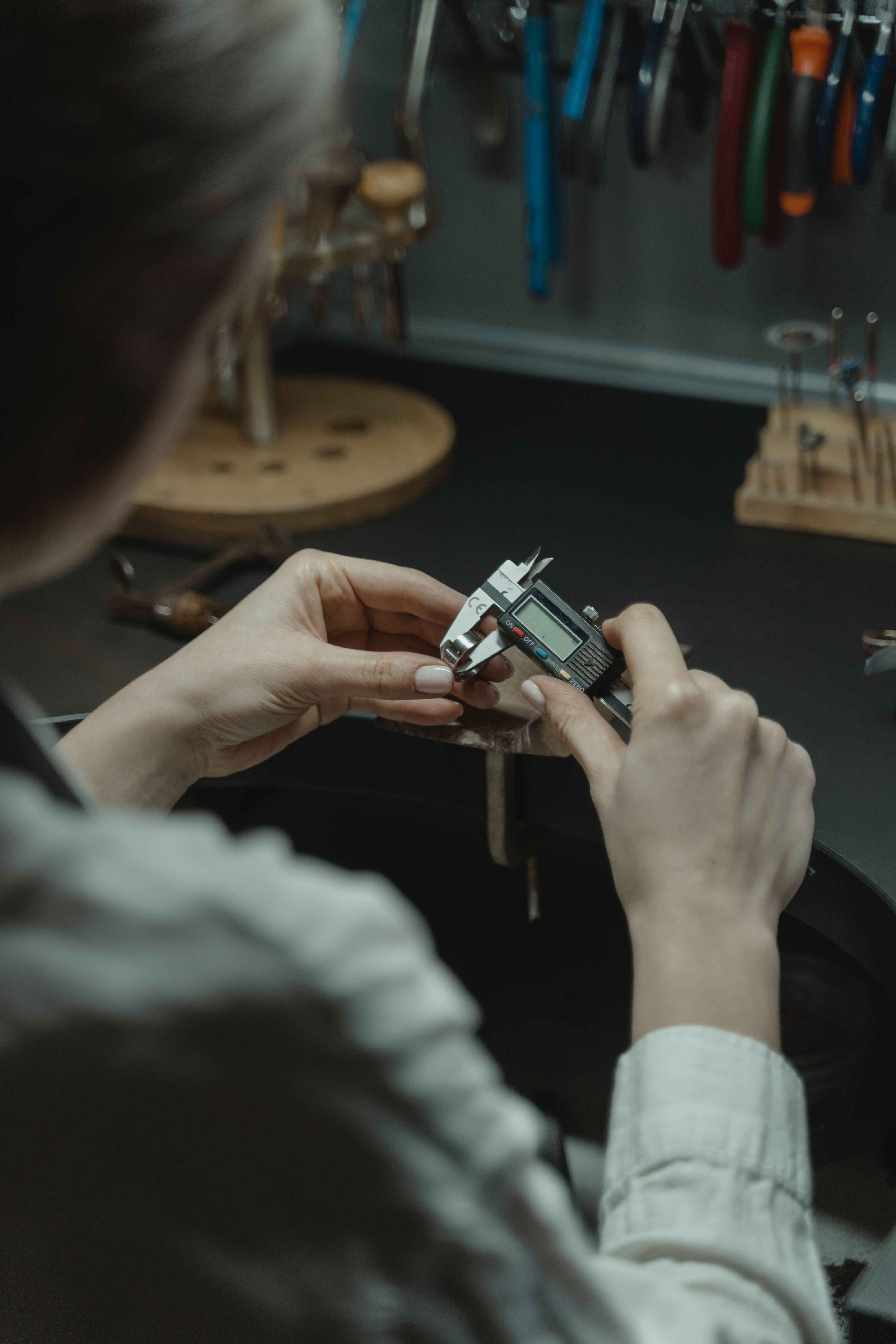 Dimensional inspection of fasteners